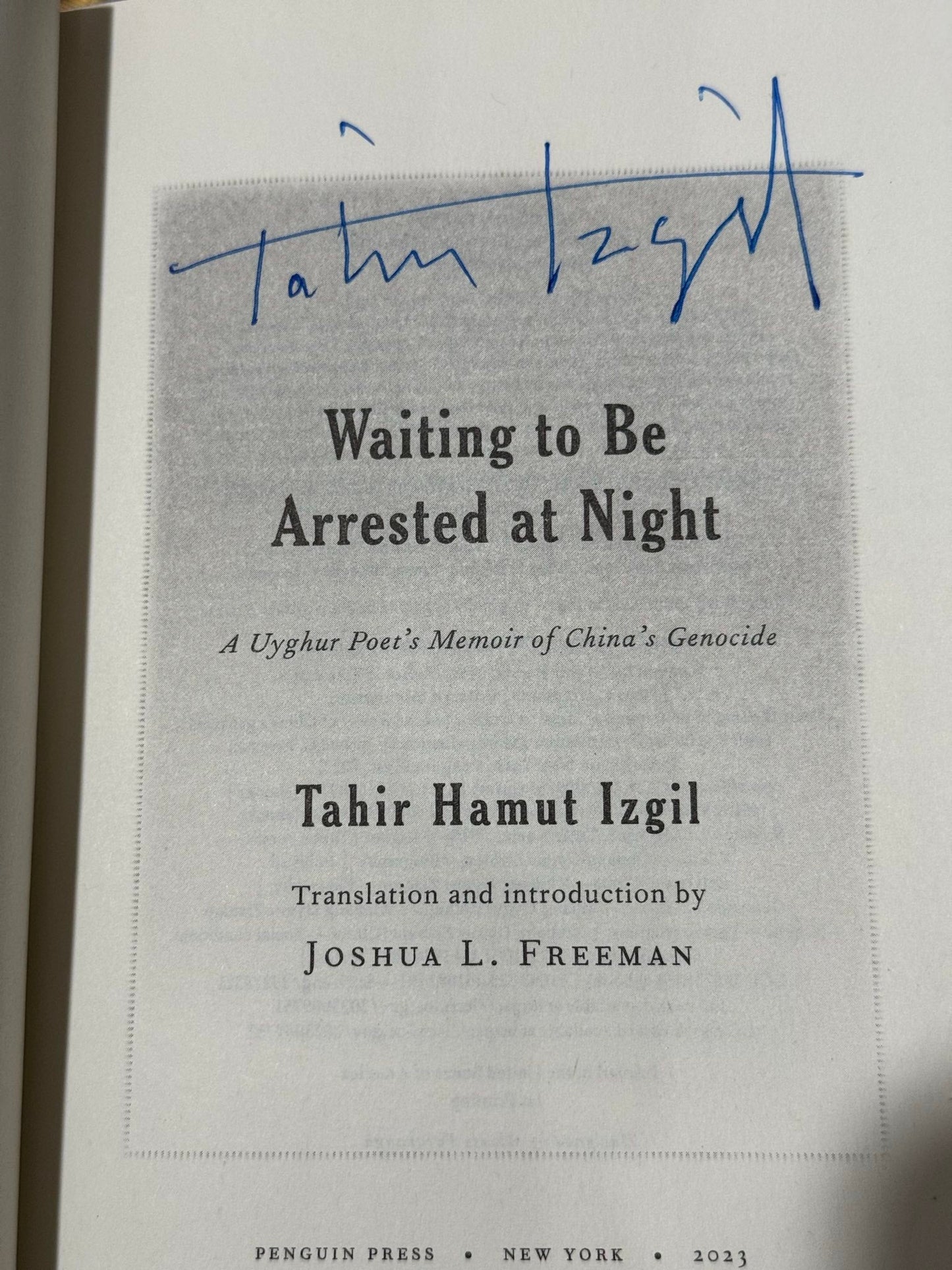 夜裡等待被捕:一位維吾爾族詩人關於中國種族滅絕的回憶錄(作者簽名)*