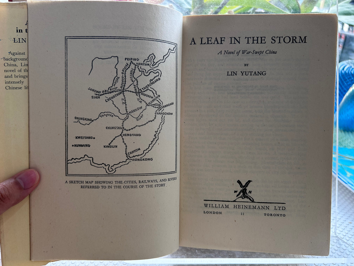 林语堂《風聲鶴唳》（1942年版) A Leaf in the Storm: A Novel of War-Swept China by Lin Yutang (1942 First Edition/Reprint)