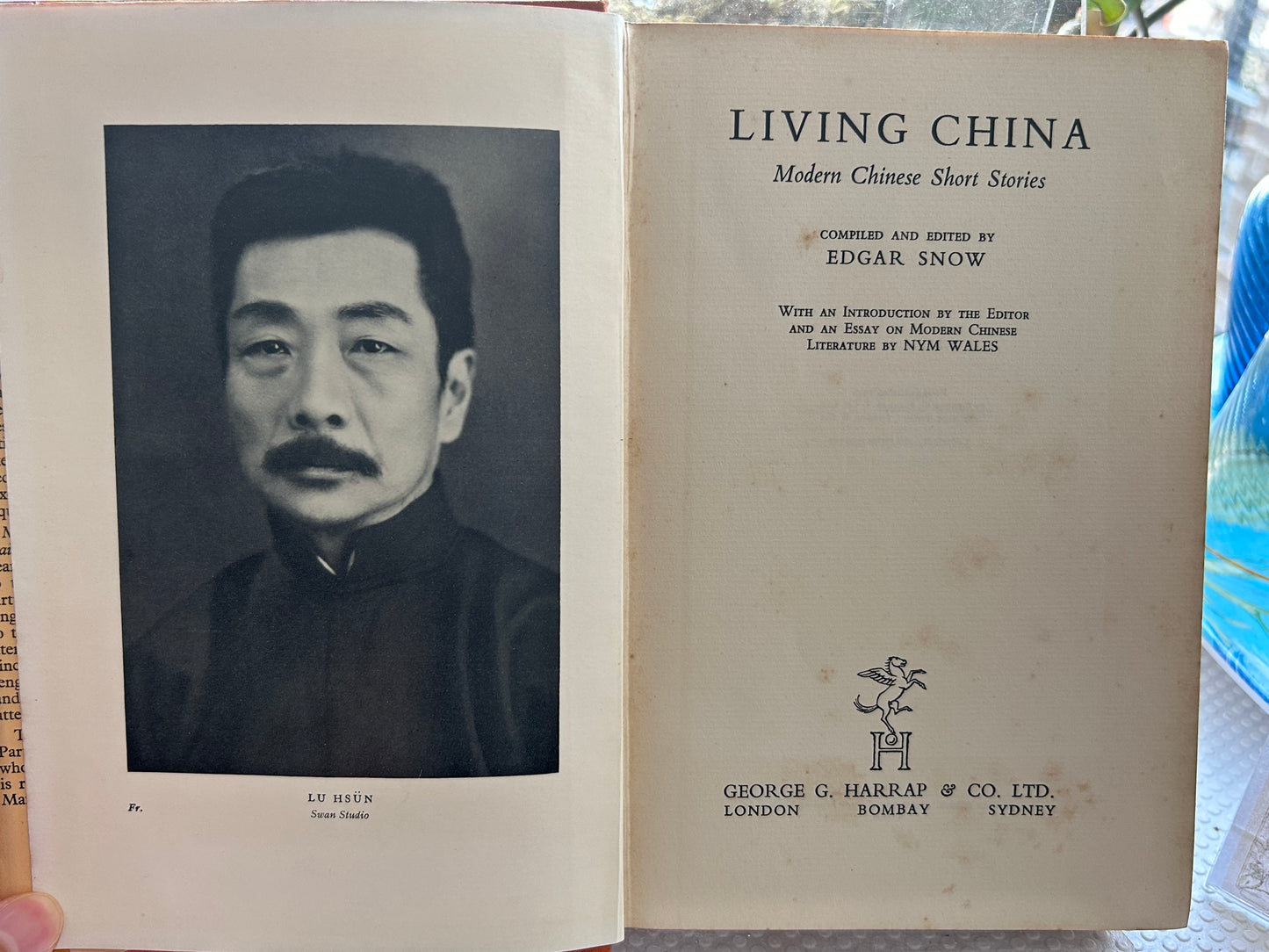 1936年首版《活著的中國》：中國現代短篇小說選-斯諾編譯，附民國上海南京路160號原始售書標籤 Living China: Modern Chinese Short Stories edited by Edgar Snow (1936 First Edition)