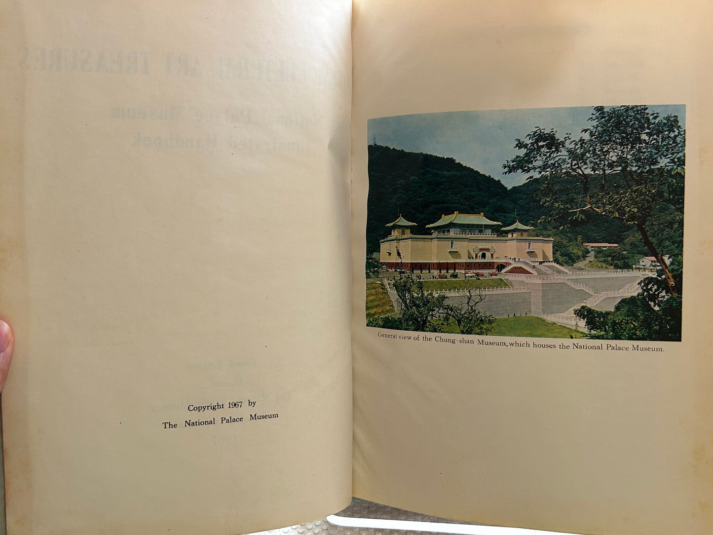 1967年首版 中華文化藝術寶藏：國立故宮博物院精選圖錄 Chinese Cultural Art Treasures: National Palace Museum Illustrated Handbook (First Hardcover Edition, 1967.)