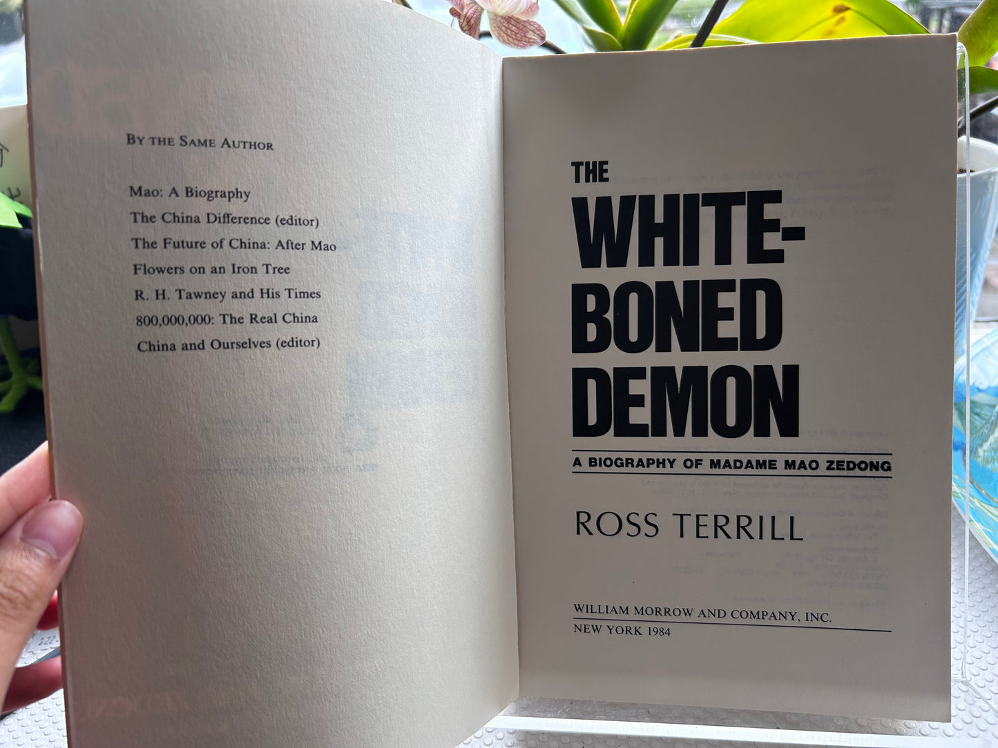 1984年首版《白骨妖精：毛澤東夫人傳》（江青傳）羅斯·特里爾著 The White-Boned Demon: A Biography of Madame Mao Zedong by Ross Terrill, 1984 First Edition