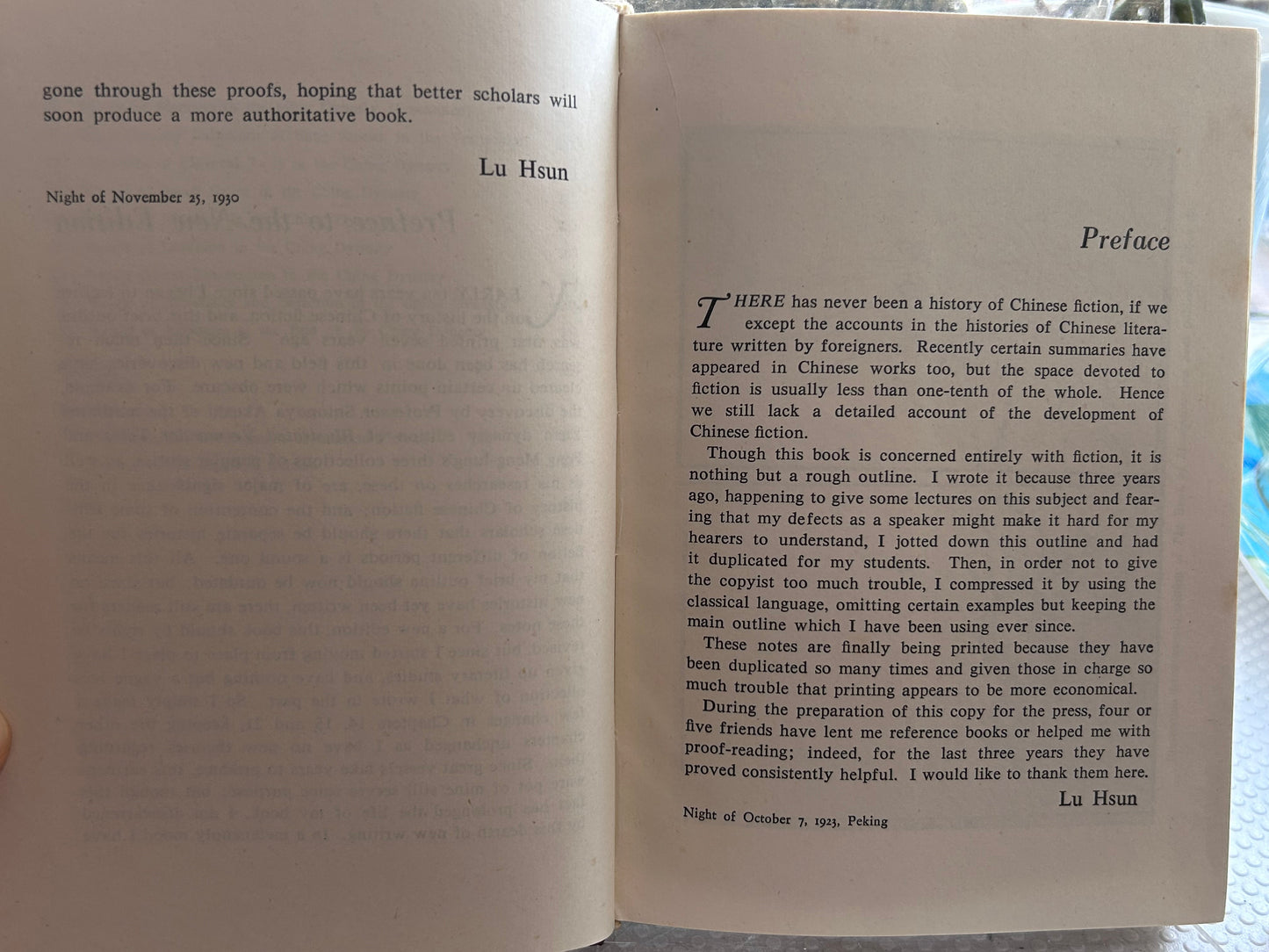 《中國小說史略》作者魯迅, 楊憲益、戴乃迭譯（1976年第三版）A Brief History of Chinese Fiction by Lu Hsun (Foreign Languages Press, 1976 Third Edition)