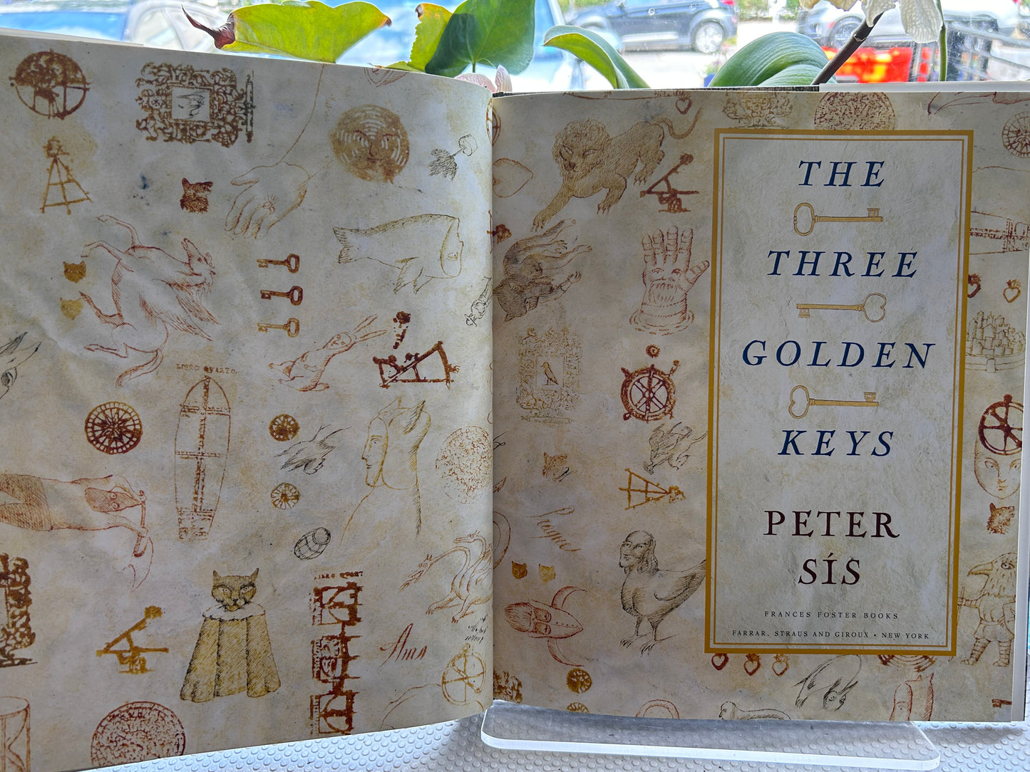 2001年首版彼得·西斯著《三把金鑰匙》The Three Golden Keys by Peter Sís (1st Farrar, Straus and Giroux edition, 2001)