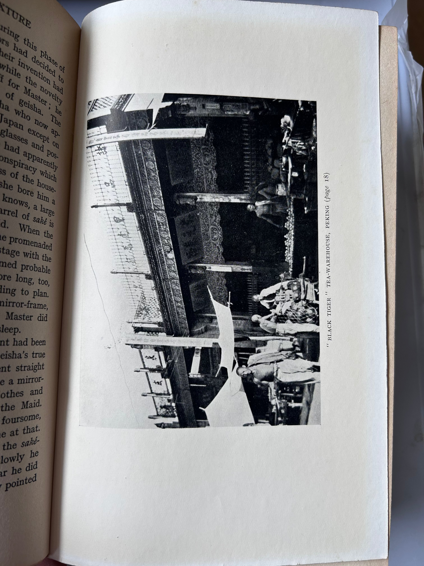 1925年首版/附原版北京城地圖-《東方萬象雜談》Extreme Oriental Mixture by Gilbert Collins, 1st Edition, With Original Skeleton Map of Peking