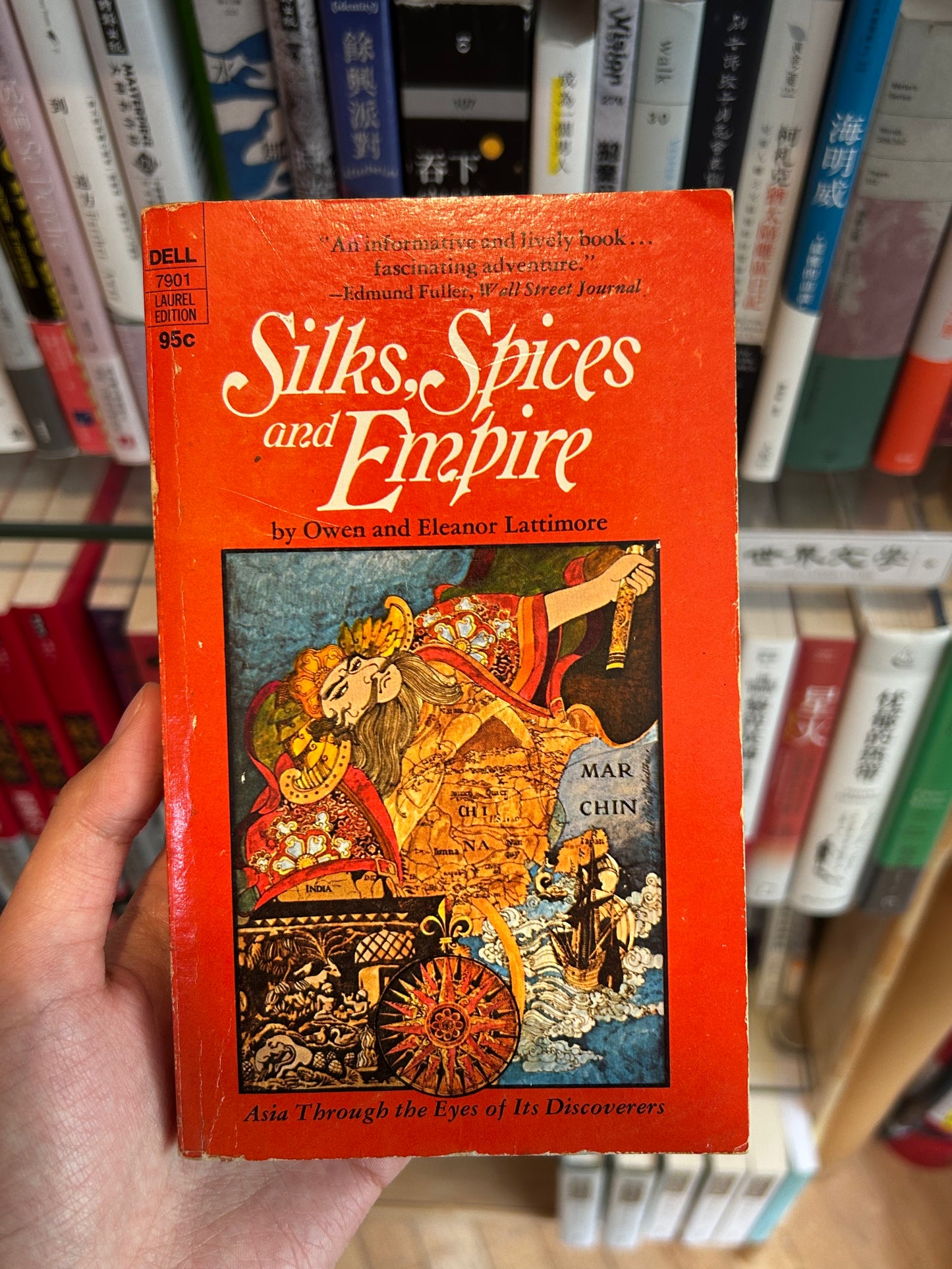 《絲綢.香料與帝國：從探索者眼中看亞洲》1971 年 Laurel 版. Silks, Spices and Empire: Asia Through the Eyes of Its Discoverers by Owen and Eleanor Lattimore (1971 Laurel Edition)