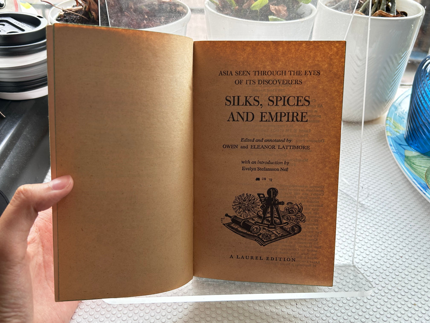 《絲綢.香料與帝國：從探索者眼中看亞洲》1971 年 Laurel 版. Silks, Spices and Empire: Asia Through the Eyes of Its Discoverers by Owen and Eleanor Lattimore (1971 Laurel Edition)