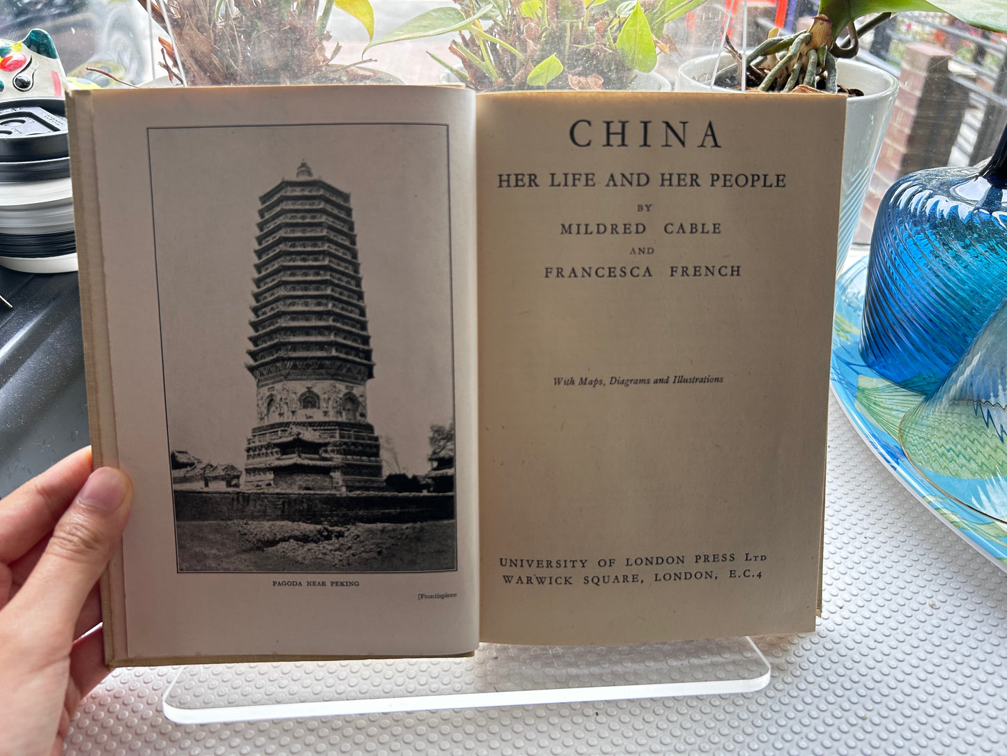1946 年首版《中國：她的生活與人民》內地會傳教士合著 China: Her Life and Her People by Mildred Cable and Francesca French