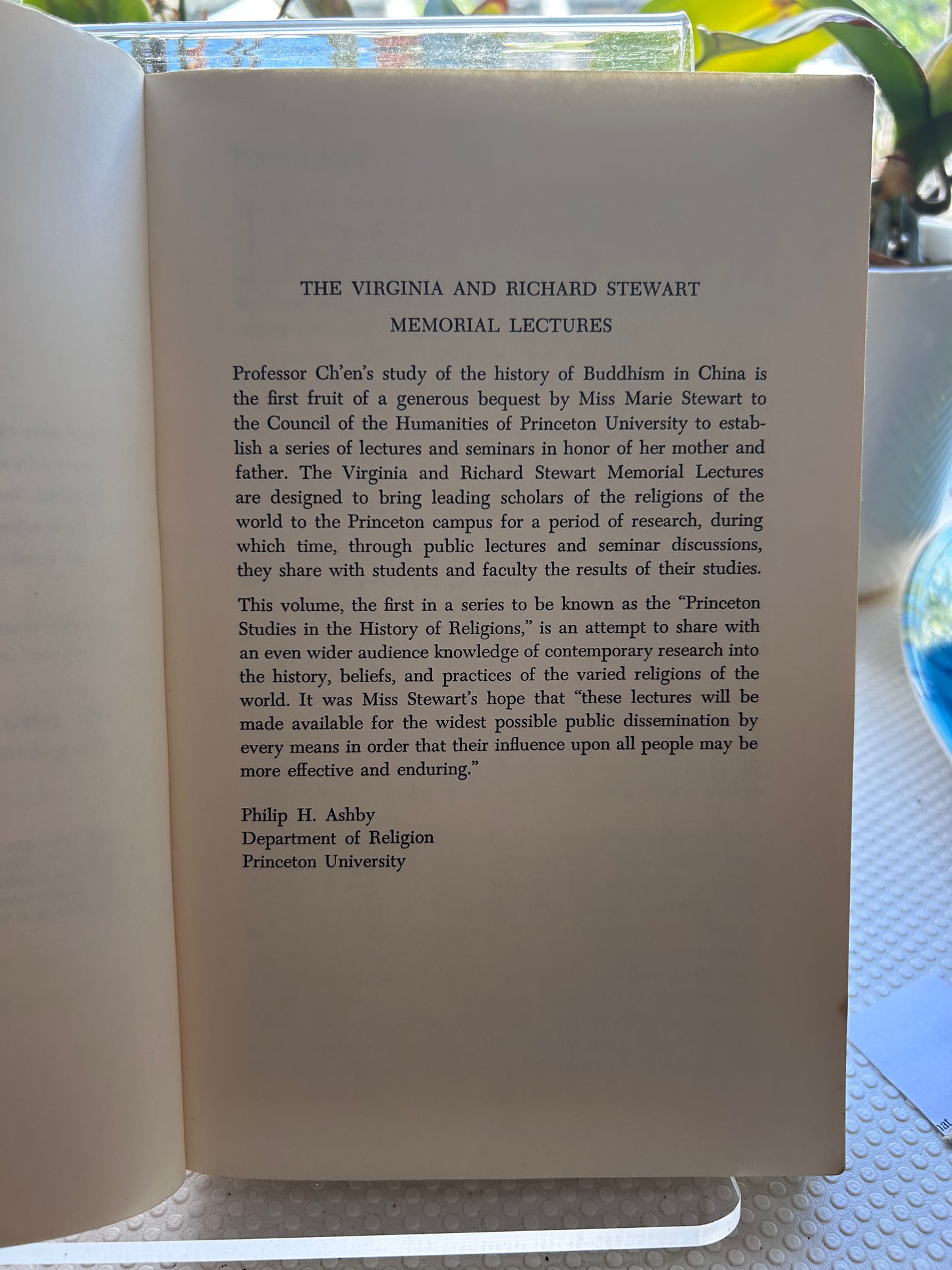 1972年Kenneth Ch'en 著作《中國佛教：歷史概覽》Buddhism in China: A Historical Survey by Kenneth Ch'en