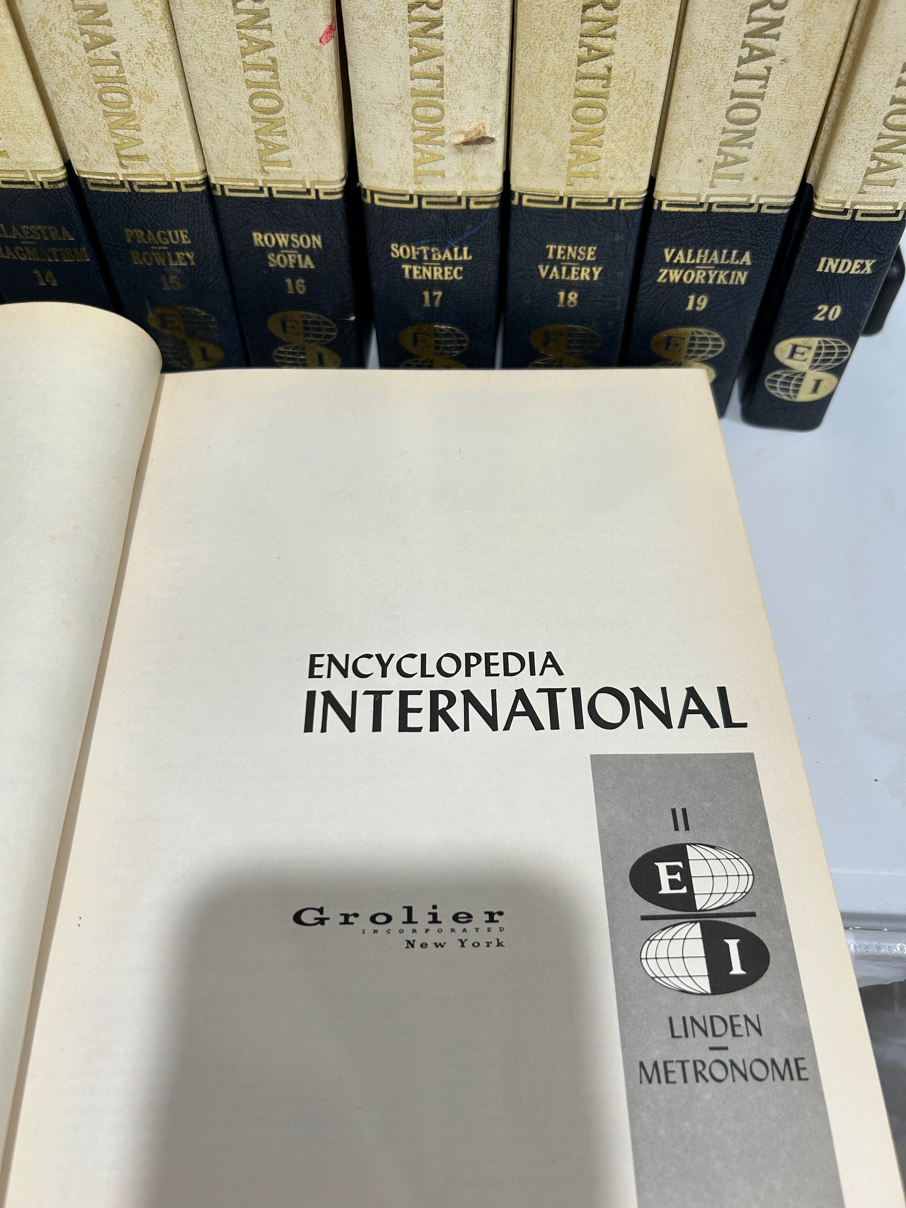 Vintage Encyclopedia International,1968 by Grolier of Canada Vintage Encyclopedia International,1968 by Grolier of Canada