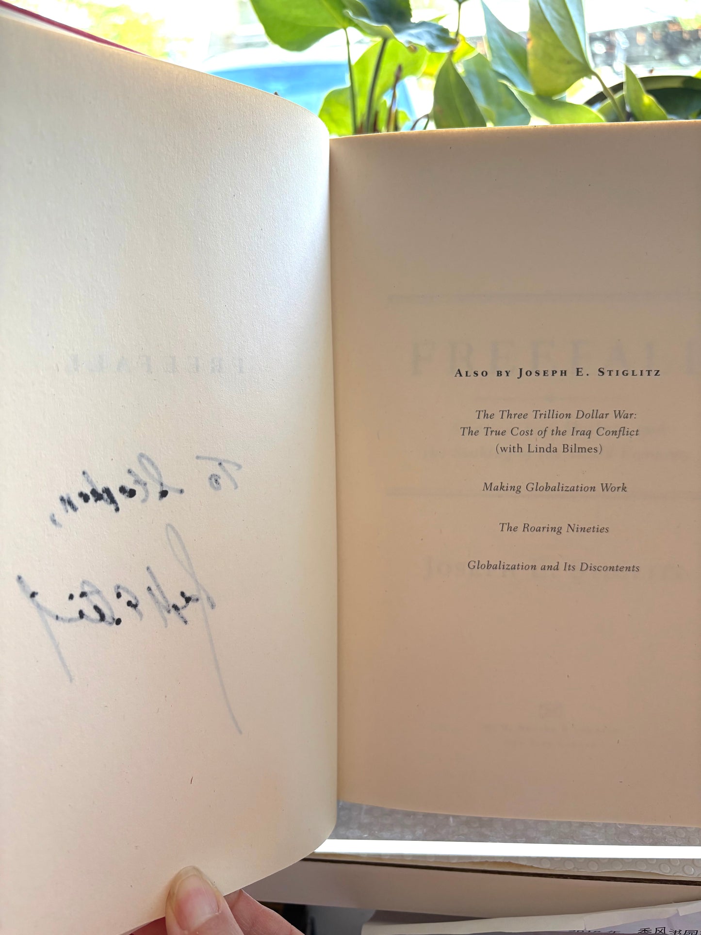 诺奖得主斯蒂格利茨题赠外交官史大伟之作——《自由落体》，附官方书签及晚宴邀请函Freefall by Nobel Laureate Joseph Stiglitz —— Inscribed to Stephen Schlaikjer, with Official U.S. Seal Bookmark & 2010 Invitation