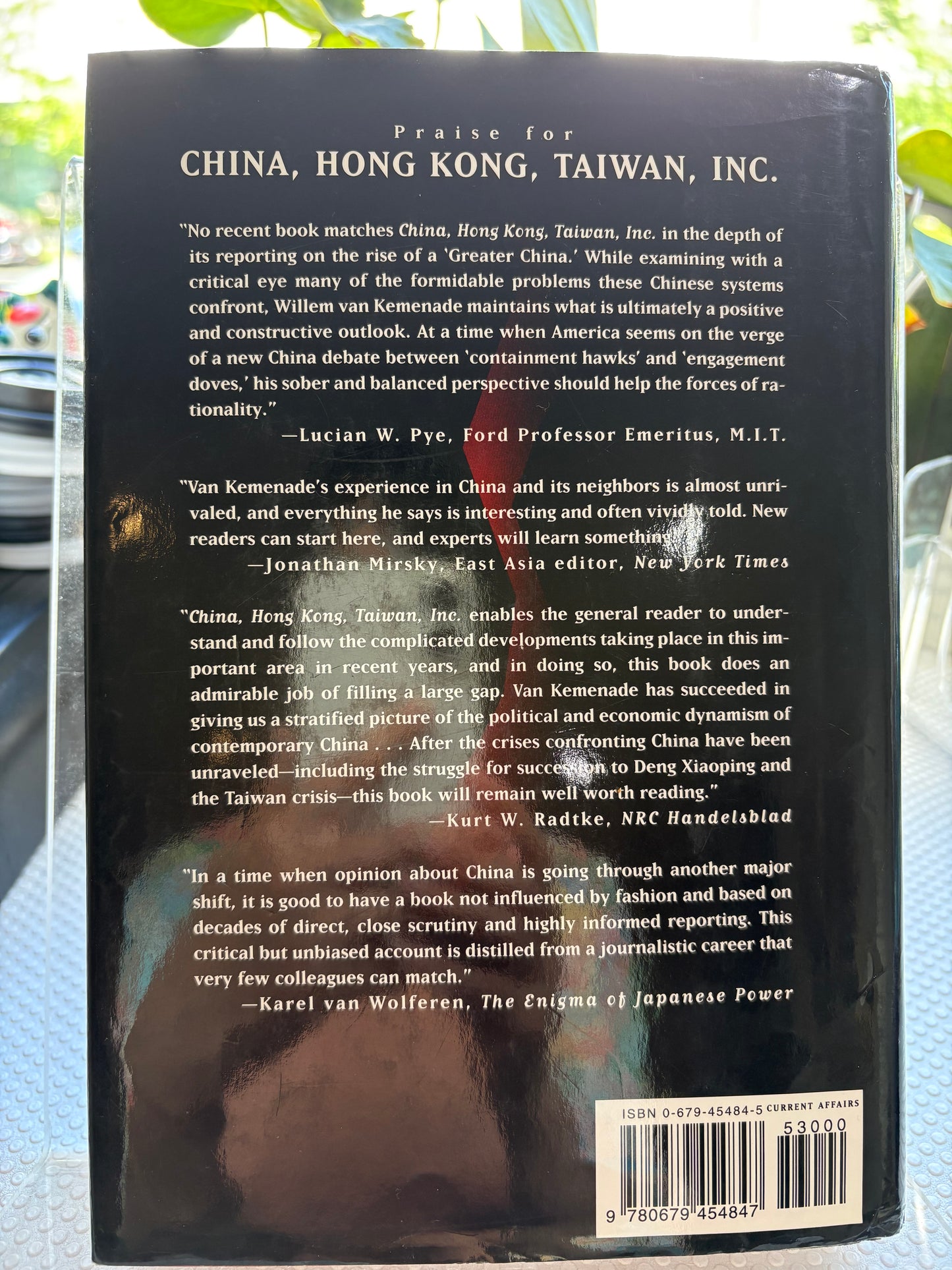 大国崛起的冷峻预言：维勒姆题赠本《中港台联合公司-新帝国的动态》- 1997年签于香港，致史大伟夫妇China, Hong Kong, Taiwan, Inc. Inscribed by Willem van Kemenade to Stephen & Imoy Schlaikjer (HK, June 7, 1997)