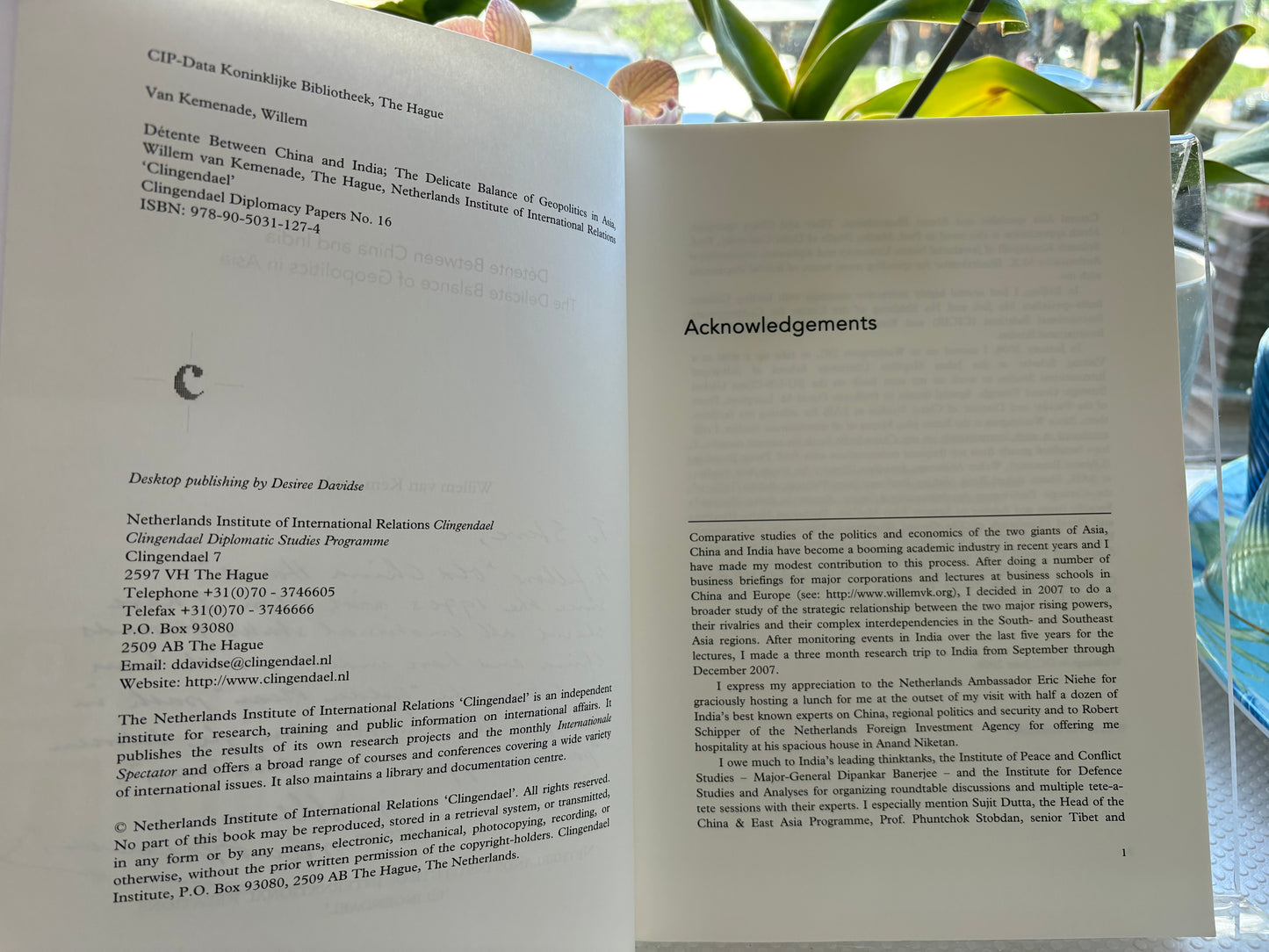 《中印缓和：亚洲地缘政治的微妙平衡》：作者亲签致赠美外交官史大伟特藏本（附作者亲笔题词、名片及智库简报）