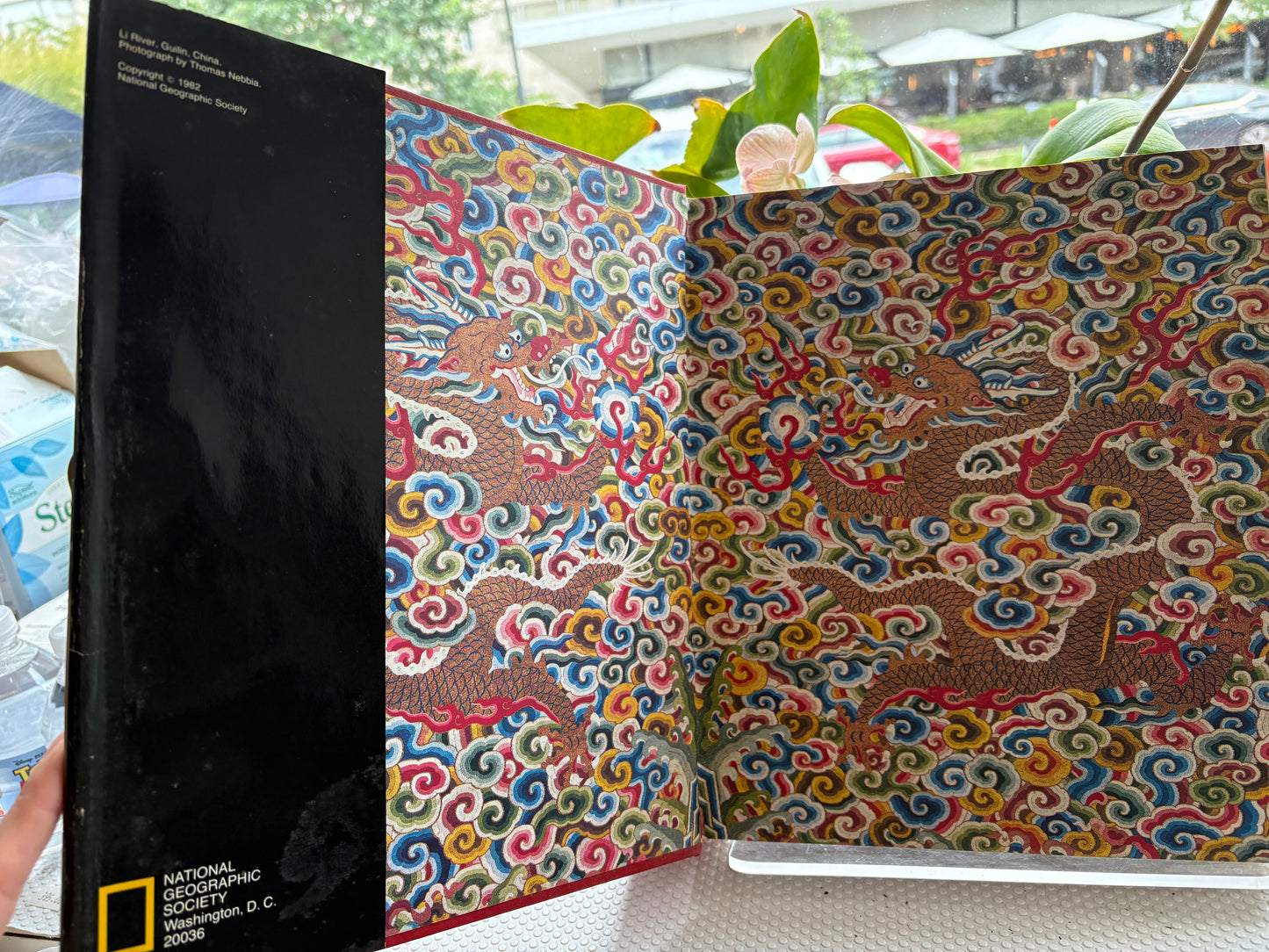 1982 "Journey Into China" 1st Ed + Original 1997 Three Gorges Dam Newspaper: The Lost Yangtze River Time Capsule 1982年《中國之行》美版精裝初版＋1997年《華盛頓郵報》三峽大壩截流原版報紙
