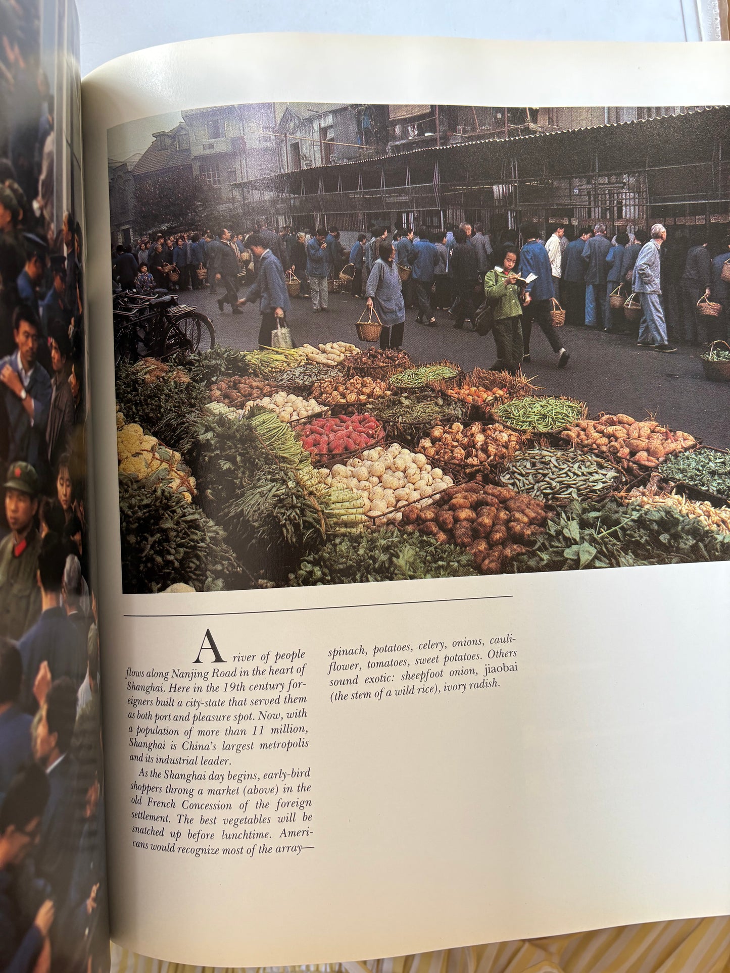 1982 "Journey Into China" 1st Ed + Original 1997 Three Gorges Dam Newspaper: The Lost Yangtze River Time Capsule 1982年《中國之行》美版精裝初版＋1997年《華盛頓郵報》三峽大壩截流原版報紙